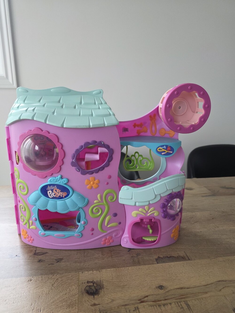 Vintage Littlest Pet Shop Play house & 3 Figures (Deer Bunny Caterpillar Mini)
